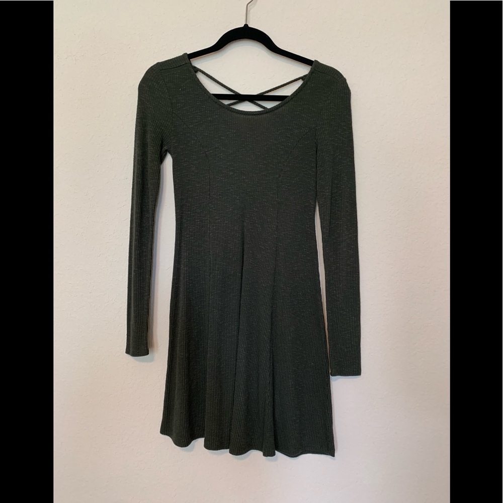 Forever 21 Long Sleeve Swing Dress w/ Lackup back